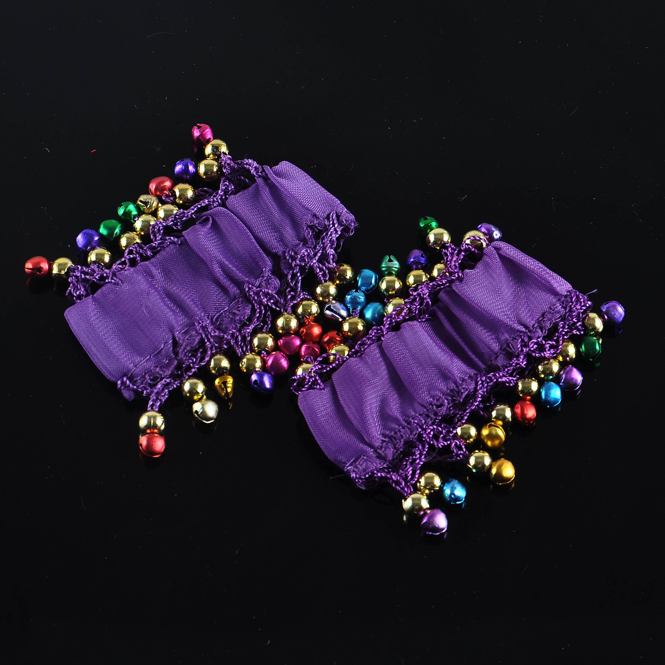 A pair of purple seven-colored bracelets